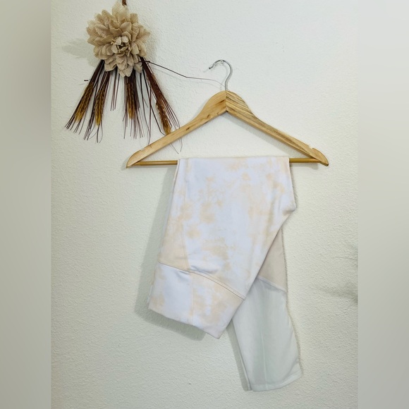 Fabletics Honey Milk Zoned-High Waist Leggings Size Large - Picture 9 of 11